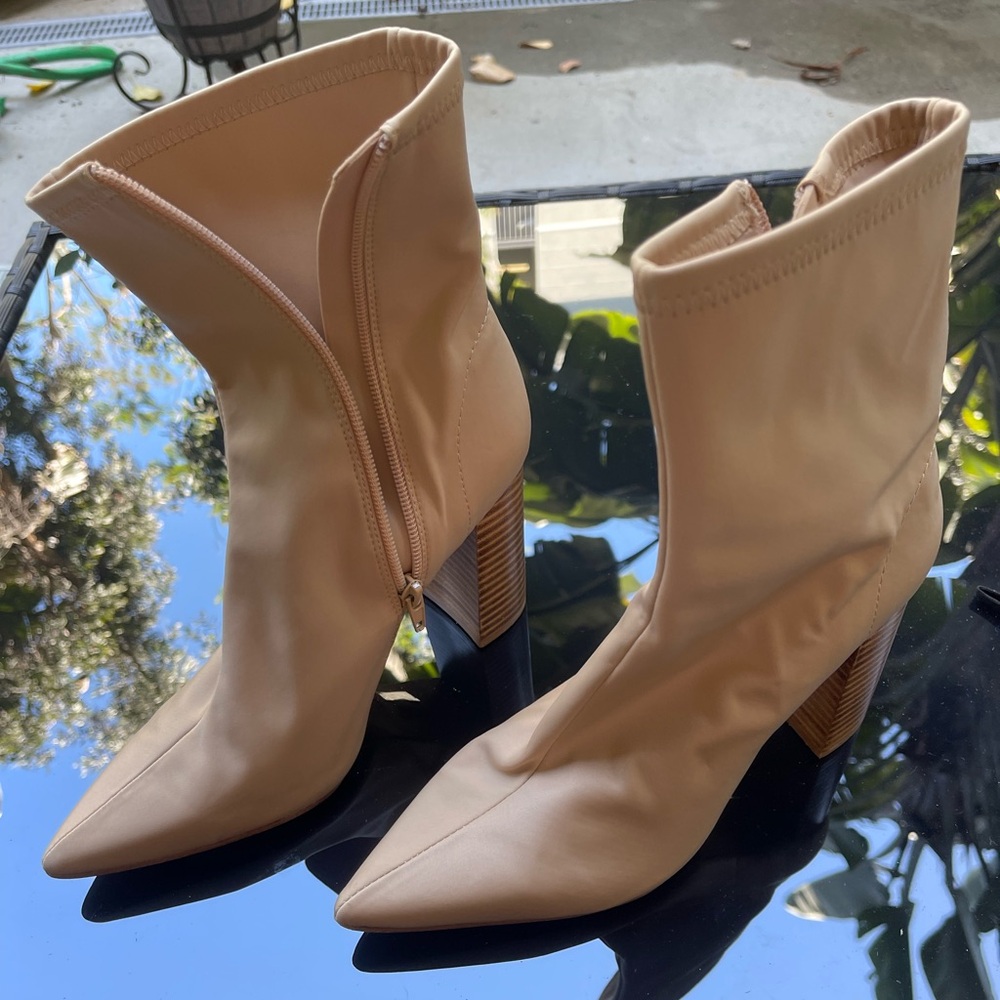 Steve Madden beige/tan booties